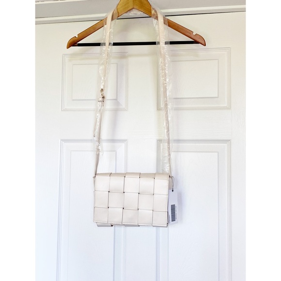 NWT JustFab Cream Weaved Faux Leather Shoulder Bag - Picture 5 of 16